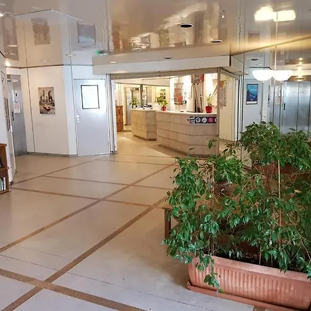 Centre Les Pins Apartment *